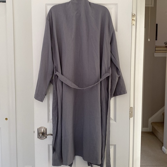 Gray Men's Robe - Picture 5 of 6